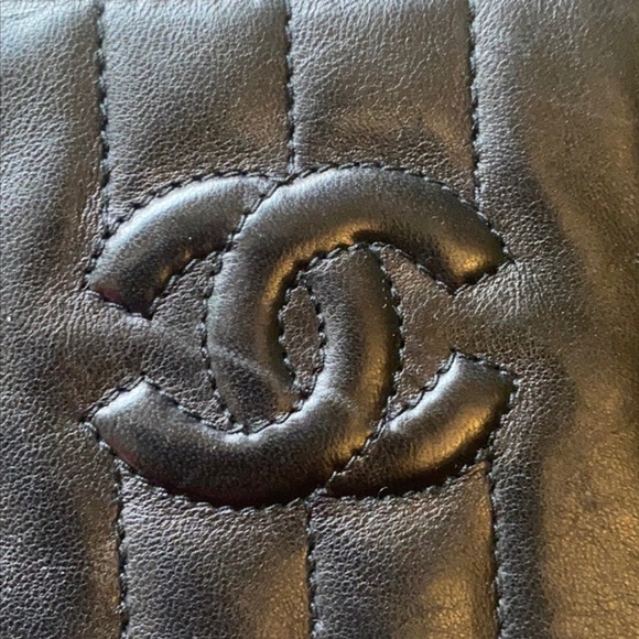 Authentic vintage CHANEL black lamb skin camera bag - Picture 5 of 7